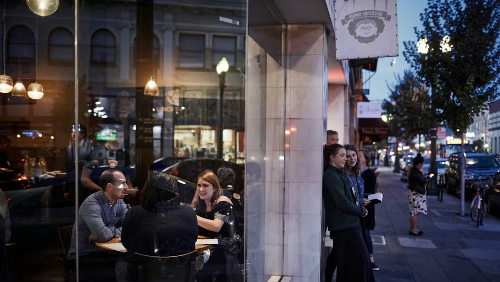 The line of guests outside the original Burma Superstar on Clement Street